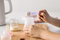 Nhiều lô sữa nhiễm độc tố, nguyên tắc chọn sữa an toàn cho trẻ