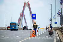 Hà Nội siết chặt an toàn giao thông trên các cây cầu trọng điểm