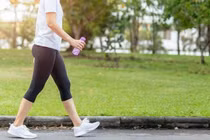 Đi bộ nhanh - lợi ích toàn diện cho cơ thể và trí não