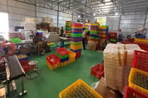Triệt phá đường dây sản xuất hàng ngàn hũ yến giả không có 'chất yến'