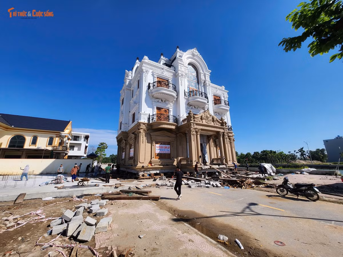 Công trình được thực hiện với sự giám sát kỹ thuật và an toàn công cộng.