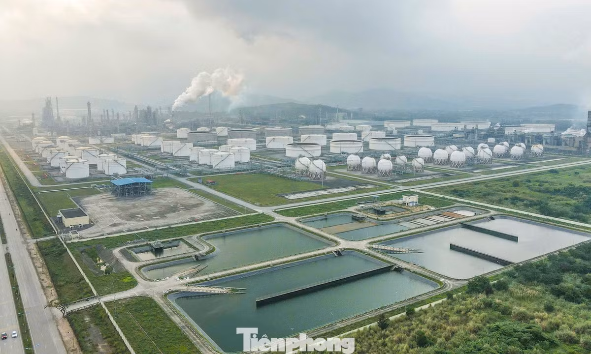 Công ty TNHH Lọc hóa dầu Nghi Sơn (NSRP) đóng ở Khu Kinh tế Nghi Sơn (tỉnh Thanh Hóa ) là dự án liên doanh do 4 tập đoàn lớn của Việt Nam, Nhật Bản và Kuwait góp vốn đầu tư. Đây hiện là một trong những nhà máy lọc dầu lớn nhất của Việt Nam, với công suất thiết kế khoảng 200.000 thùng dầu thô/ngày (tương đương 10 triệu tấn/năm).