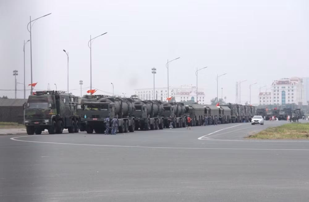 Sau thành công tổng hợp luyện diễu binh, diễu hành lần 1, dàn khí tài quân sự được tập kết tại khu vực trường đua F1, sân Mỹ Đình.