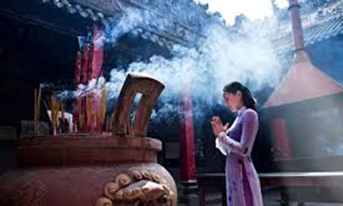 Video: Đi chùa làm 9 điều này phúc chẳng thấy, tội càng dày thêm