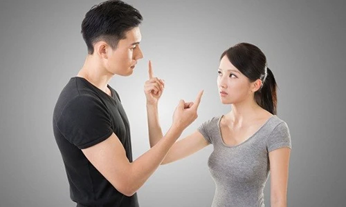 Video: 8 sai lầm phong thủy khiến tình cảm vợ chồng rạn nứt