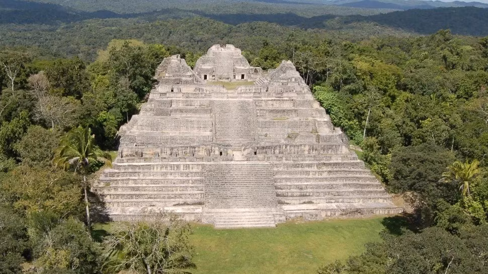 Trong cuộc khai quật tại Belize, các nhà khảo cổ đã phát hiện lăng mộ của cai trị đầu tiên của thành phố Caracol cổ đại. Caracol là một thành phố Maya. Nơi đây từng là trung tâm chính trị của người Maya vào thế kỷ 6 - 7. Ảnh: Caracol Archaeological Project, University of Houston.