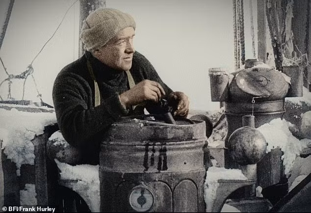 Theo giáo sư Tuhkuri, điều đáng chú ý là nhà thám hiểm Shackleton đã nhận thức rõ về những điểm yếu của con tàu Endurance trước khi thực hiện chuyến khám phá Nam Cực. Ảnh: BFI/Frank Hurley.