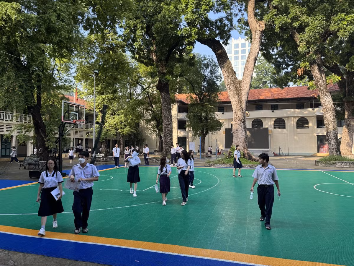 Học sinh tại điểm trường THPT Lê Quý Đôn trong kỳ thi tốt nghiệp THPT Quốc gia vừa qua.