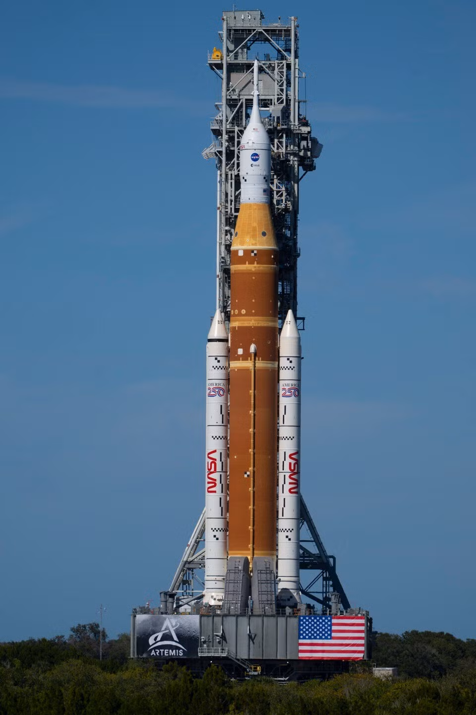 Sau khi xảy ra sự cố, NASA đã cho các phi hành gia tạm thời rời khỏi khu vực cách ly y tế và sẽ bắt đầu lại quy trình chuẩn bị khoảng 2 tuần trước thời điểm phóng mới dự kiến. Ảnh: ESA.