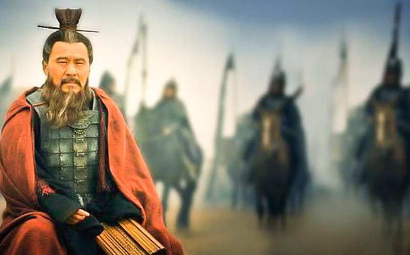 Tào Tháo (155 - 220) là nhà chính trị, quân sự kiệt xuất cuối thời Đông Hán và thời Tam quốc trong lịch sử Trung Quốc. Là người lắm mưu nhiều kế, Tào Tháo có thể ban các chính lệnh để sai khiến chư hầu, làm chủ Trung Nguyên, chiếm phần lớn nhất và có thế lực mạnh nhất trong các chư hầu.