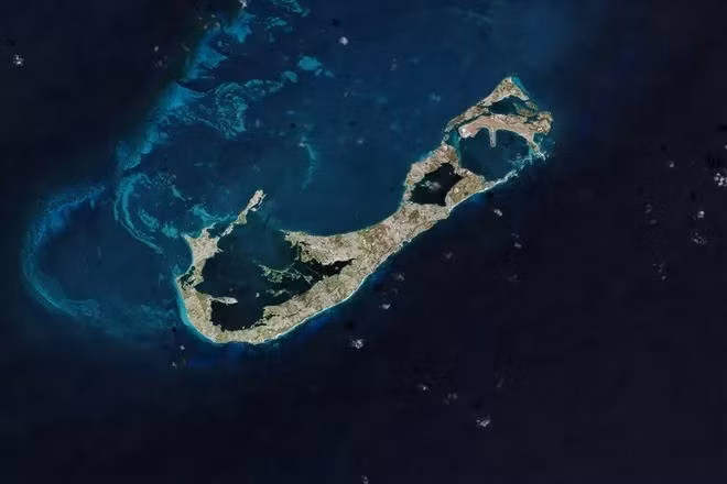 Quần đảo Bermuda nằm trên một vùng phồng đại dương, nơi vỏ đại dương nhô cao hơn xung quanh, nhưng không có bằng chứng nào về hoạt động núi lửa tạo ra vùng phồng đó. Lần phun trào núi lửa gần nhất được ghi nhận tại Bermuda đã diễn ra cách đây 31 triệu năm. Ảnh: zelvan/Shutterstock.