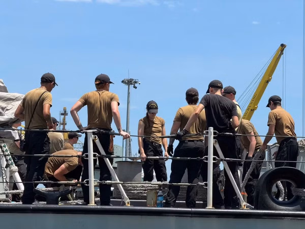 Trong thời gian ở Đà Nẵng, tàu HMCS Charlottetown sẽ giao lưu với các lãnh đạo địa phương trong lĩnh vực hàng hải, tham gia các hoạt động cộng đồng và một sự kiện văn hóa tại Hội An, góp phần thắt chặt những mối gắn kết và củng cố quan hệ nhân dân đầy ý nghĩa giữa hai nước.