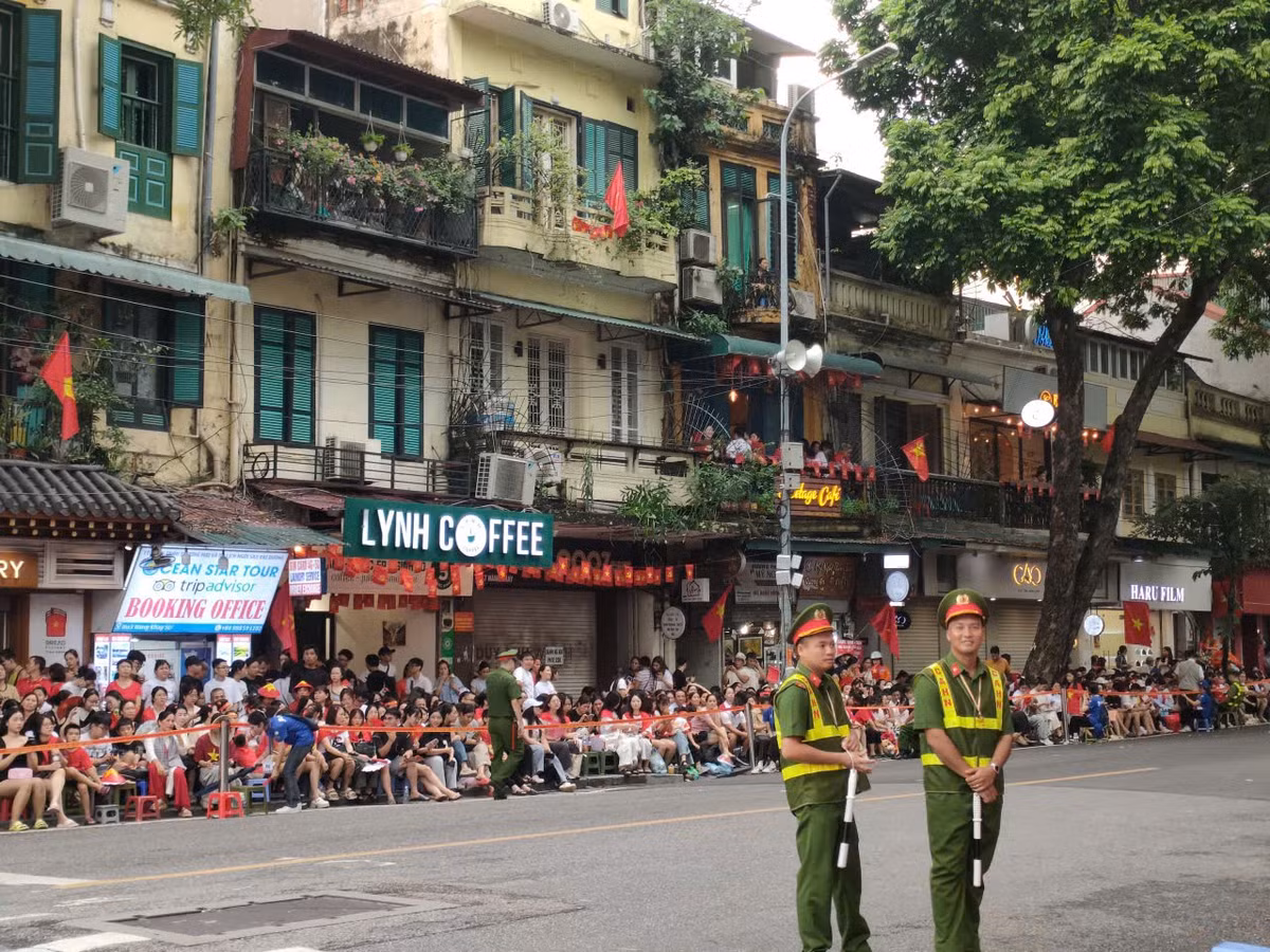 Lực lượng công an làm nhiệm vụ giữ trật tự.