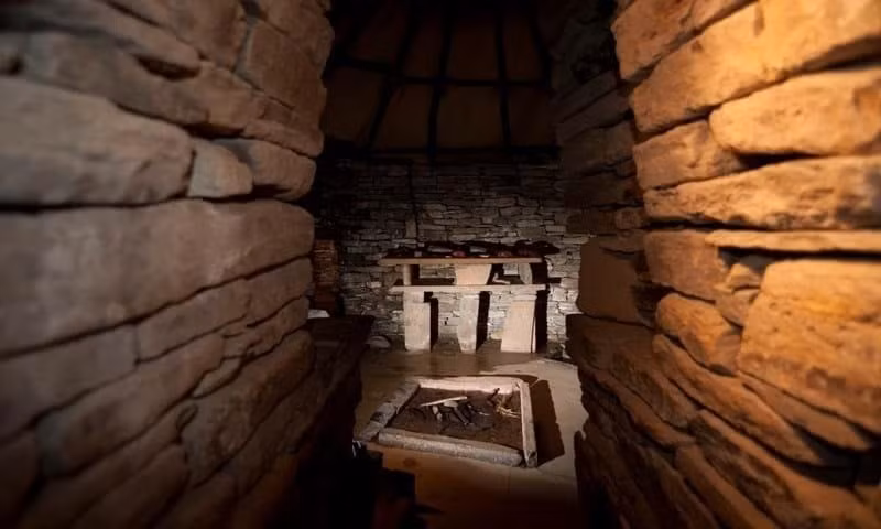 Cụ thể, các nhà khảo cổ nhận định tàn tích Skara Brae là một trong những di tích thời tiền sử đáng chú ý nhất châu Âu và nằm ở vịnh Skaill trên quần đảo Orkney. Ảnh: NorthLink Ferries.
