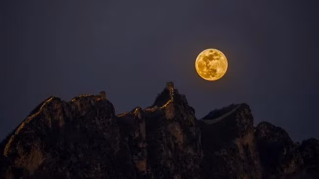 Trăng tròn tháng 2 còn được gọi là Trăng Tuyết. Nó được đặt tên theo lượng tuyết rơi nhiều ở Bắc bán cầu vào thời điểm này trong năm. Ảnh: VCG /Getty Images.