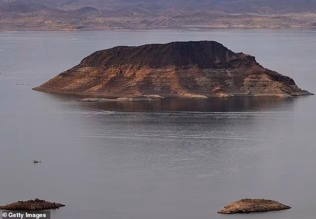 Khu vực trên nằm trong sa mạc Nevada, chỉ cách Las Vegas 30 dặm lái xe và nằm cạnh Đập Hoover. Ảnh: Getty Images.
