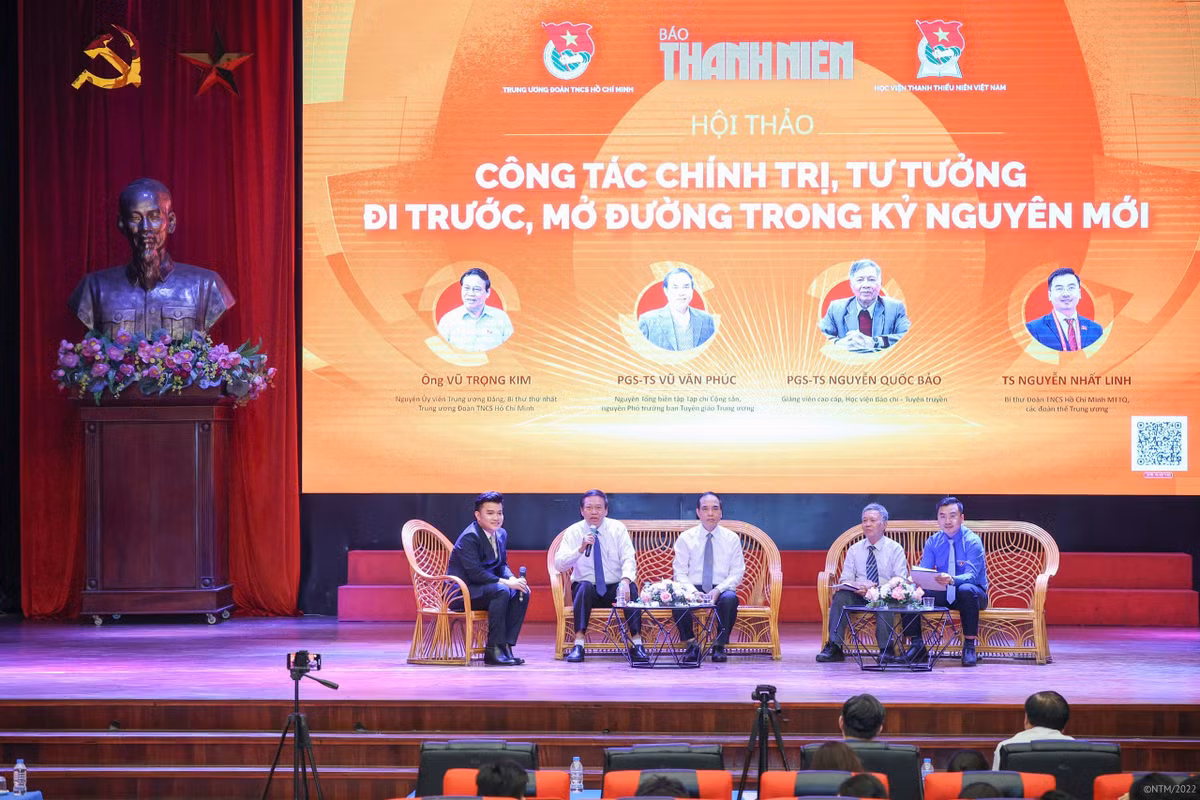 cac-dien-gia-thao-luan-tai-hoi-thao.jpg