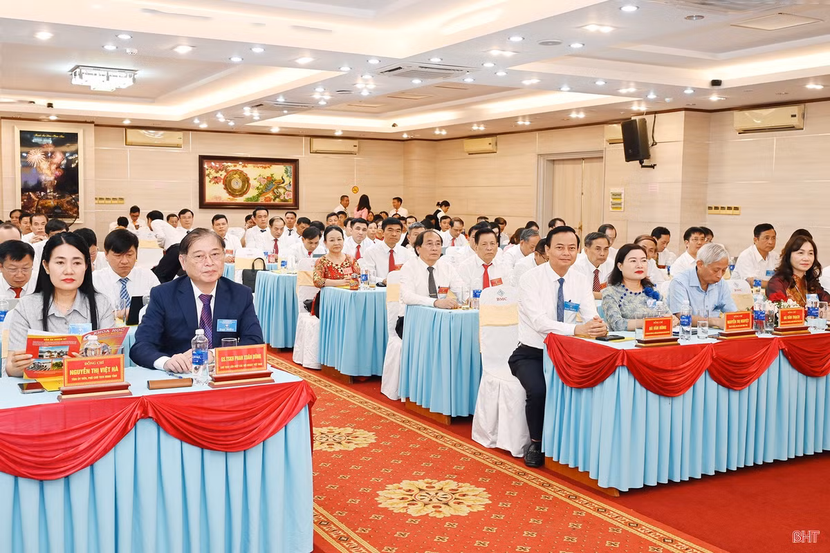 Đại biểu tham dự đại hội.