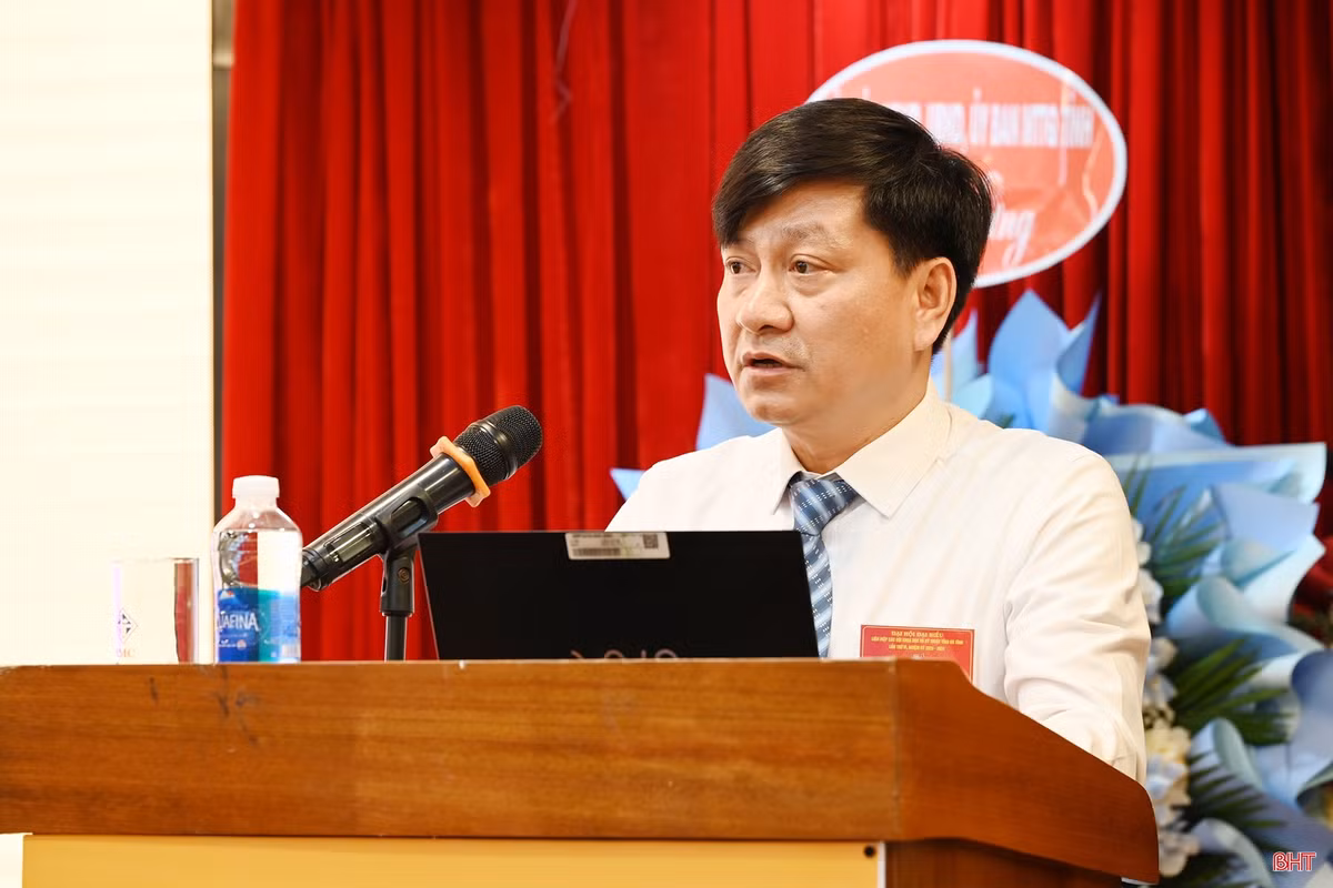 Ông Bùi Phong An - Phó Giám đốc Sở KH&amp;CN tham luận tại đại hội.