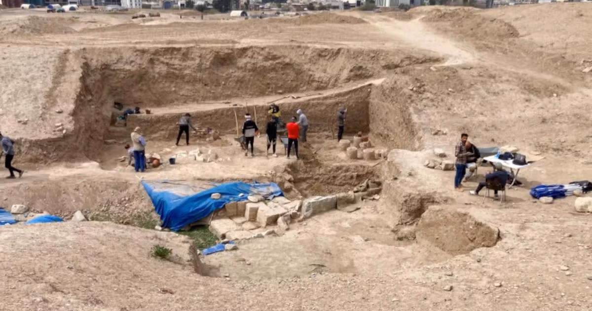 Trong cuộc khai quật tại thành phố cổ Nineveh ở Iraq, các chuyên gia thuộc Đại học Heidelberg đã phát hiện một bức phù điêu hoành tráng trong phòng ngai vàng. Căn phòng này nằm trong cung điện phía Bắc của nhà vua Ashurbanipal. Ảnh: Ancient-origins.