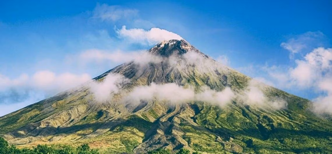 Ý tưởng ném bom xuống núi lửa Mauna Loa để chuyển hướng dòng dung nham xuất phát từ ý tưởng của Thomas A. Jagger Jr. - người sáng lập HVO và cũng là nhà nghiên cứu núi lửa. Ảnh: tranquilkilimanjaro.com.