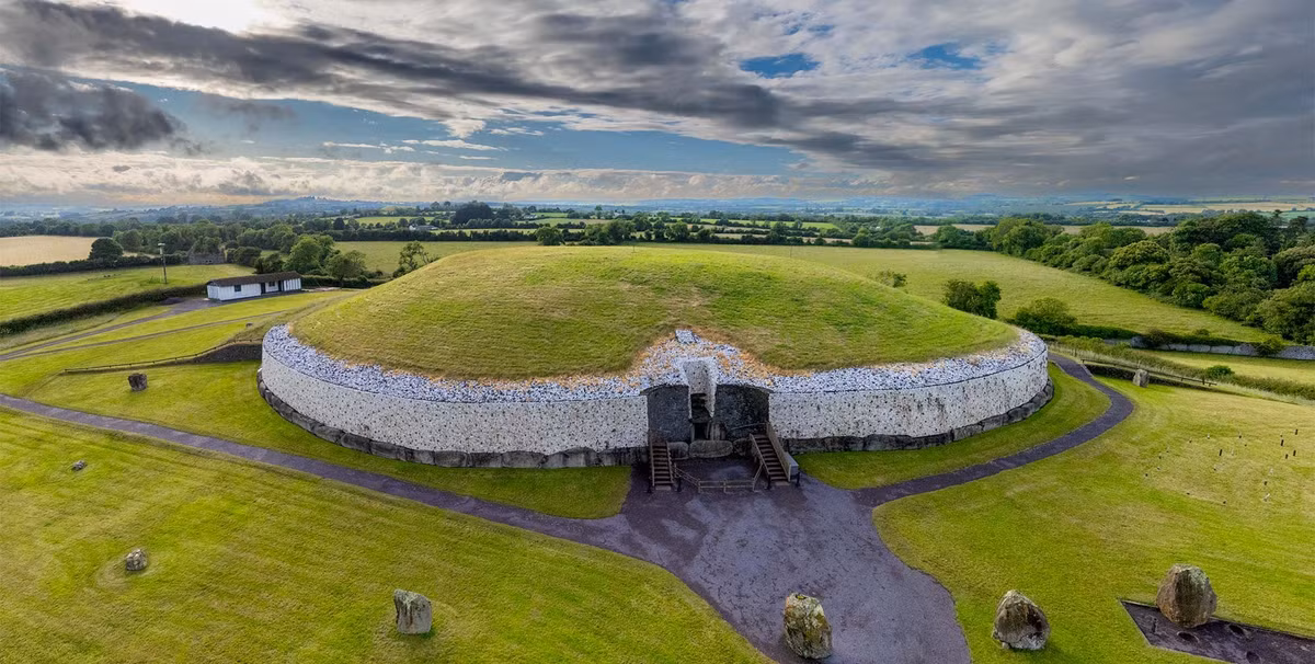 Trên thực tế, có rất ít bằng chứng về bất bình đẳng xã hội ở Ireland vào thời Đồ đá mới (năm 4000 trước Công nguyên đến năm 2500 trước Công nguyên). Ảnh: voicesfromthedawn.com.