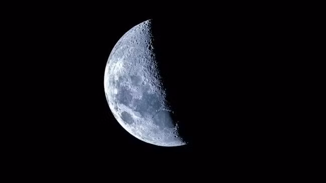 "Mảnh vụn đá hé lộ nhiều thông tin về quá trình lở đất và cách vật liệu trong sự kiện dịch chuyển. Chúng tôi nhận thấy vật liệu mịn hơn bao phủ khối đá vụn trong mẫu vật lõi không đến từ mảnh vỡ xung quanh, chứng tỏ những khối đá vụn vỡ ra và giúp đất đá sạt lở trôi giống chất lỏng hơn", nhà địa chất học Magnarini cho hay. Ảnh: abriendomundo/Getty Images.