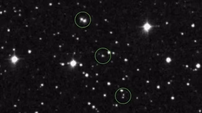 Khi nghiên cứu về vật thể bay chưa xác định (UAP) hay còn gọi UFO, các nhà khoa học thuộc Đài quan sát Palomar, bang California, Mỹ đã phát hiện một số đốm sáng như sao xuất hiện ngắn ngủi trong các bức ảnh chụp những năm 1950. Ảnh: Beatriz Villarroel et al 2025/CC BY 4.0 (DOI 10.1088/1538-3873/ae0afe).