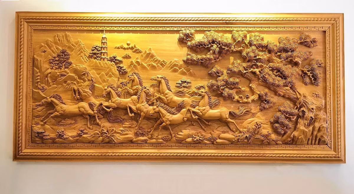 Thêm nữa, từ xa xưa, mọi người thường chúc những người buôn bán hay những người đi làm ăn xa rằng "mã đáo thành công". Đây là một câu chúc tốt lành được những người làm ăn kinh doanh yêu thích. Ảnh: goldengift.vn.