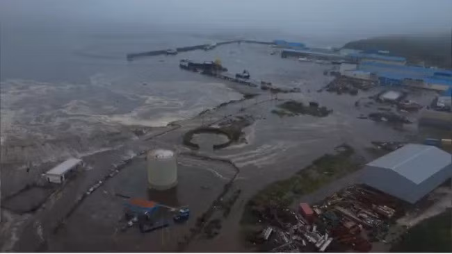Vào ngày 30/7 (giờ địa phương), một trận động đất mạnh 8,8 độ xảy ra ngoài khơi bán đảo Kamchatka của Nga. Theo Cơ quan Khảo sát Địa chất Mỹ (USGS), đây là một trong những trận động đất mạnh nhất từng ghi nhận trên thế giới. Ảnh: Kamchatka of Geophysical Survey/Anadolu via Getty Images.