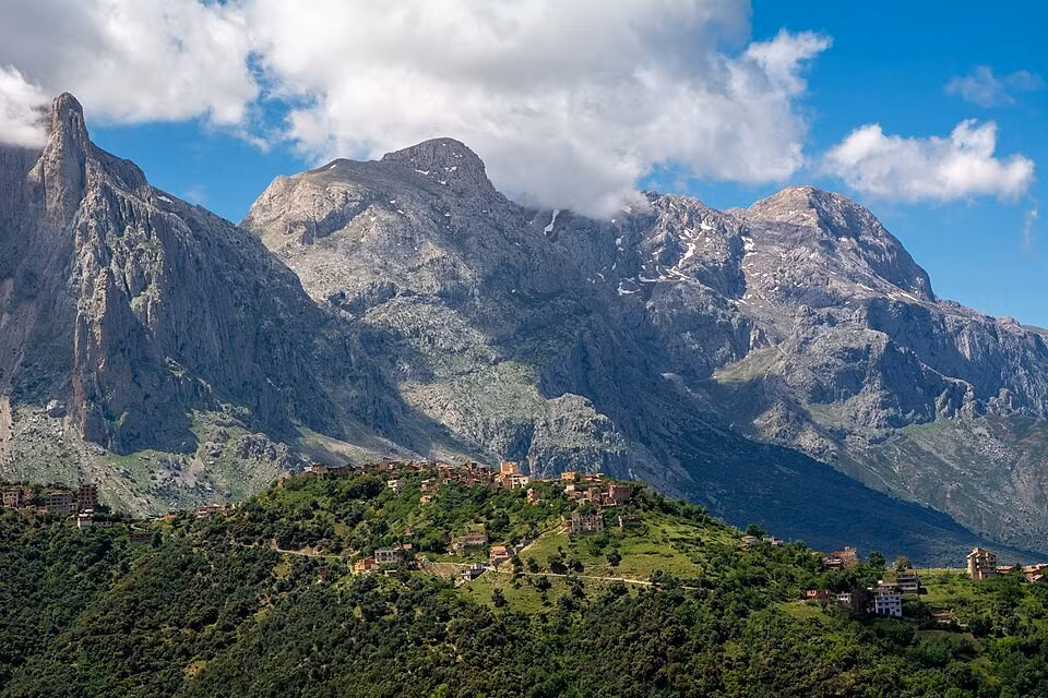 Theo nhóm nghiên cứu, sự sống đó có lẽ là sinh vật hóa tổng hợp, nghĩa là chúng lấy năng lượng thông qua các phản ứng hóa học chứ không phải từ ánh sáng mặt trời. Thay vào đó, những sinh vật này sẽ sống nhờ lưu huỳnh hoặc các hợp chất khác. Ảnh: wikipedia.