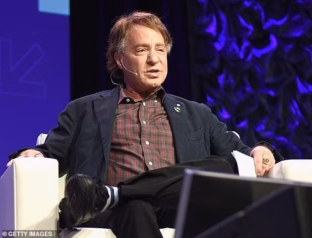Ông Ray Kurzweil (trong ảnh), nhà tương lai học nổi tiếng, dự đoán đến năm 2029, AI sẽ đạt đến “siêu nhân” - vượt qua năng lực con người, mở ra nhiều đột phá công nghệ nối tiếp nhau. Ảnh: Getty Images.