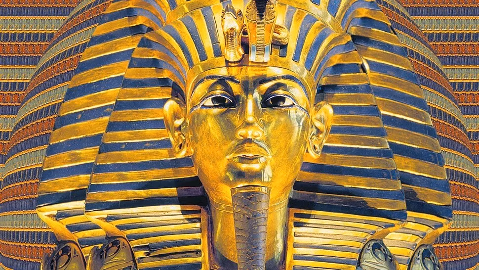 Vào ngày 4/11/1922, các công nhân thuộc nhóm khai quật của nhà khảo cổ học Howard Carter đã phát hiện một bậc thang bị che khuất một phần trong lúc dọn sạch cát gần các túp lều. Đây là một trong những bậc thang bằng đá sẽ dẫn tới lăng mộ chưa bị cướp phá của pharaoh Tutankhamun nổi tiếng Ai Cập. Ảnh: Jim Zuckerman via Alamy.