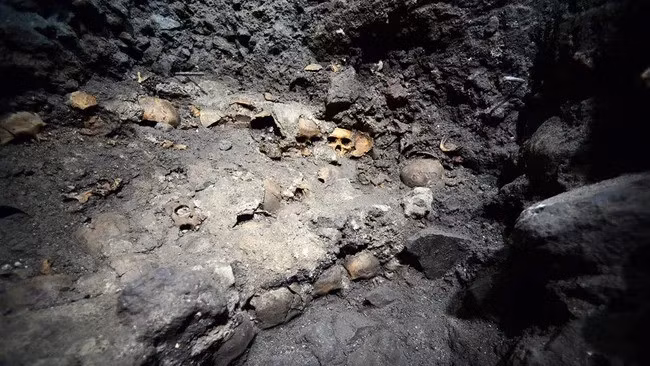 Huey Tzompantli có cấu trúc hình trụ, nằm gần ngôi đền Templo Mayor khiến các chuyên gia kinh ngạc. Việc tìm thấy tháp sọ người này được đánh giá là một trong những phát hiện khảo cổ ấn tượng nhất trong những năm gần đây ở Mexico. Ảnh: PAU-INAH.
