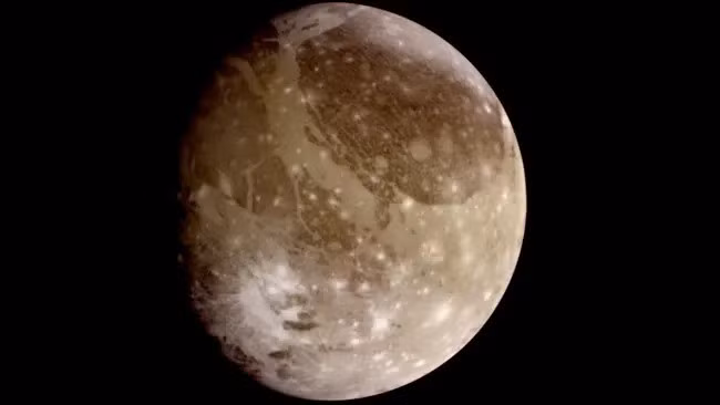 Trong những thập kỷ gần đây, NASA đã triển khai những cuộc khảo sát, thăm dò Ganymede với hy vọng sẽ sớm tìm được bằng chứng quan trọng về sự sống ngoài hành tinh. Ảnh: NASA/JPL.