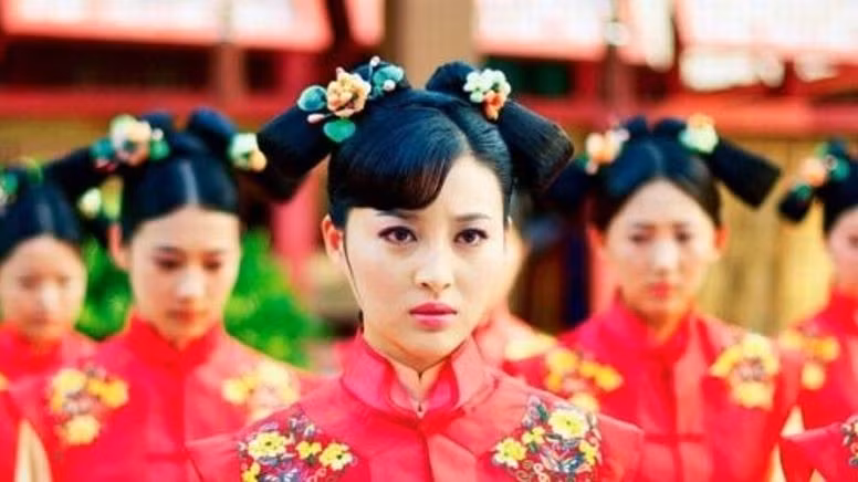 Ngay cả khi cung nữ được hoàng đế thị tẩm và sắc phong làm phi tần, ban thưởng hậu hĩnh, họ cũng khó có thể tận hưởng hạnh phúc trọn vẹn vì bản thân sẽ có thể trở thành mục tiêu "đánh ghen" của nhiều phi tần.