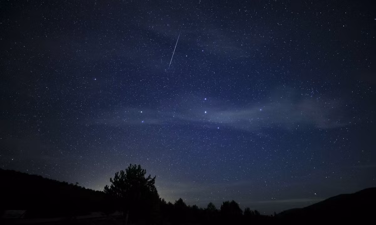 Vào đêm 12, rạng sáng ngày 13/8, mưa sao băng Perseids sẽ đạt điểm với mật độ cao nhất có thể lên tới 60 - 100 vệt sao băng/giờ. Ảnh: Anadolu/Anadolu Agency/Getty Images.