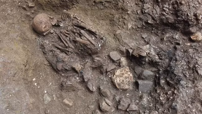 Giới nghiên cứu của Trung Quốc đã phân tích ADN của 127 người từng sống ở tỉnh Vân Nam vào khoảng 1.400 đến 7.150 năm trước. Trong đó, bộ hài cốt 7.100 tuổi được khai quật tại di chỉ khảo cổ Xingyin hé lộ dấu vết của một "loài người ma" mới. Ảnh: Yunnan Institute of Cultural Relics and Archaeology.