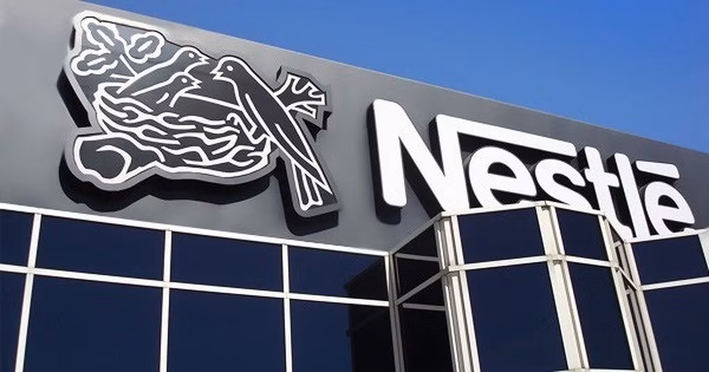 Trước đó, ngày 6/1/2026, hãng Nestlé thông báo thu hồi sữa ở 25 quốc gia. Sự việc bắt nguồn từ tháng 12/2025. Lúc ấy, Nestlé khởi động đợt thu hồi đầu tiên tại châu Âu sau đợt tự kiểm tra tại nhà máy Nunspeet (Hà Lan) sau khi nghi ngờ một khu vực thuộc dây chuyền sản xuất nhiễm vi khuẩn Bacillus cereus. Ảnh: Getty.