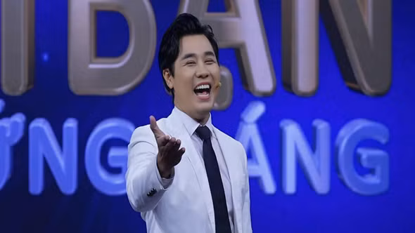 Nguyên Khang có sự nghiệp ra sao trước khi dẫn Vì bạn xứng đáng?