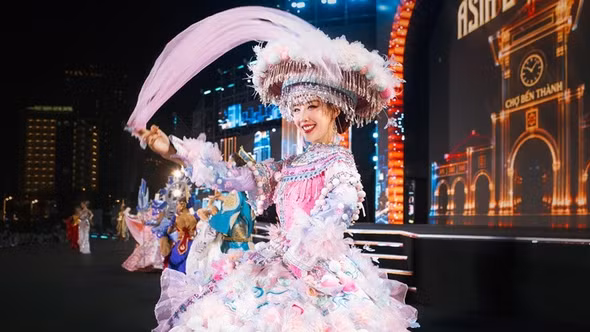 [GALLERY] Bảo Ngọc ghi điểm khi trình diễn trang phục văn hóa tại Miss World