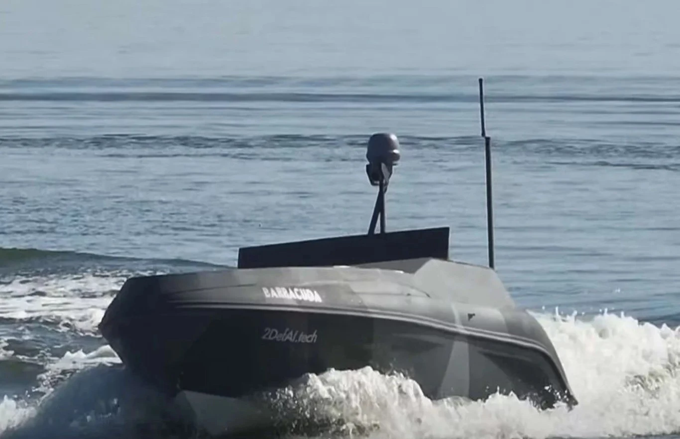 “Tàu mẹ” Barracuda tung đàn UAV tấn công tàu Nga trên sông Dnipro