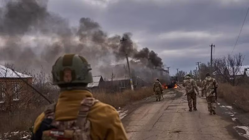 Hiện tại, một số lính Ukraine ở trong vòng vây, vẫn cố gắng thoát khỏi vòng vây và đích hướng tới là làng Gryshyne, vì đây là hướng duy nhất mà lực lượng Ukraine vẫn đang phản công. Cuộc phản công từ Rodynske, được tướng Syrsky nhiều lần tuyên bố, cuối cùng đã bị dừng lại và họ không còn quân dự bị, để phá vòng vây, giúp lực lượng đang bị bao vây ở Myrnohrad thoát ra.