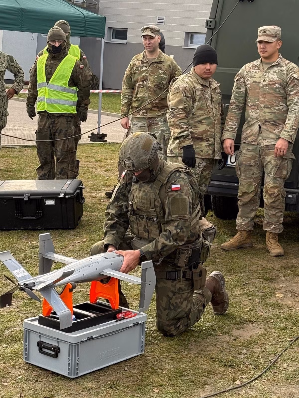 Tuy nhiên, Bộ Quốc phòng Mỹ, sau khi chứng kiến sự thành công của các đơn vị săn lùng UAV của Ukraine tại các quốc gia Ả Rập, đã quyết định phân bổ 350 triệu USD để thành lập một đơn vị đánh chặn bằng UAV. Đơn vị mới này sẽ được trang bị camera, cảm biến và tên lửa đánh chặn loại rẻ tiền hơn.