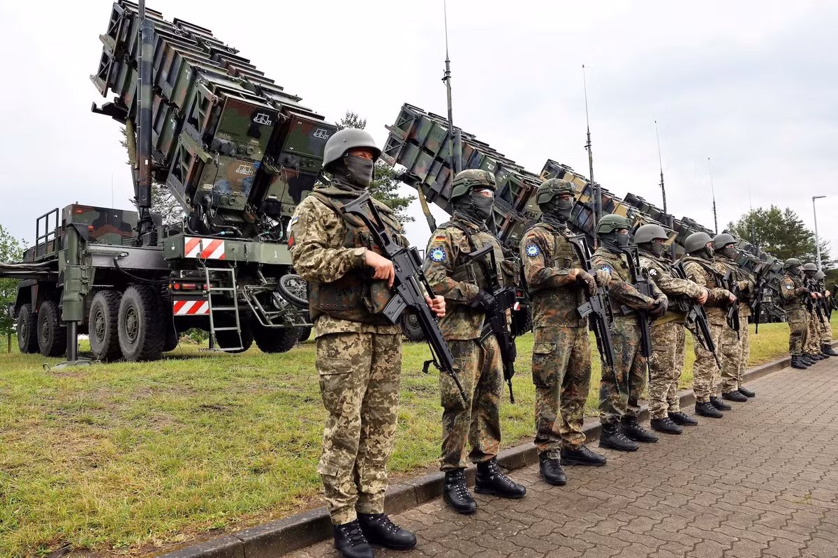 Trước đó, quan chức Ukraine từng thừa nhận tình trạng bệ phóng tên lửa đánh chặn Patriot của họ trống không vì thiếu đạn và tần suất tập kích của Nga ngày càng dày đặc, khiến Ukraine không kịp thích nghi.