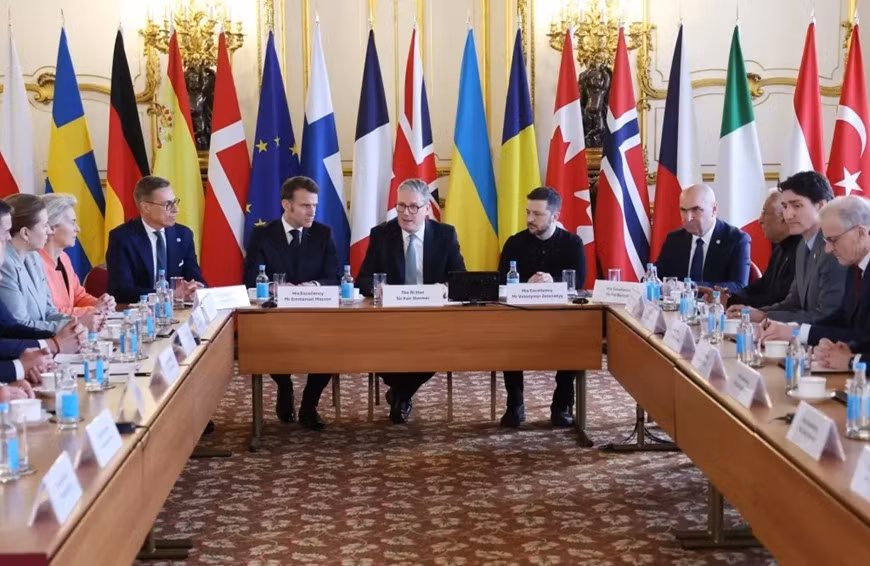 Mặc dù triển vọng đàm phán hòa bình giữa Nga và Ukraine vẫn còn ảm đạm, thì các nước châu Âu đã bước vào các cuộc thảo luận thực chất về kế hoạch can thiệp quân sự của họ tại Ukraine. Tổng thống Pháp Emmanuel Macron đã ra tuyên bố vào ngày 4/9, nêu rõ 26 trong số 35 quốc gia "liên minh quốc tế tự nguyện", đã cam kết gửi quân chiến đấu đến Ukraine.