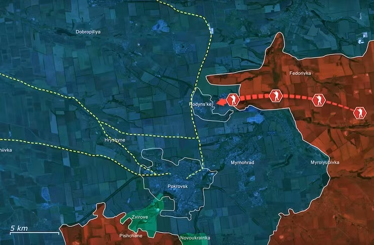 Trong khi đó, sau khi quân Nga đột phá vào bên trong thành phố và ở hai bên sườn, quân phòng thủ Ukraine bắt đầu rút lui khỏi Pokrovsk. Tại thị trấn chiến lược Rodynske, nằm ở ngoại ô phía bắc Pokrovsk, quân Ukraine đã bị đánh bật khỏi các khu vực trận địa phòng thủ ở phía bắc và phía nam.