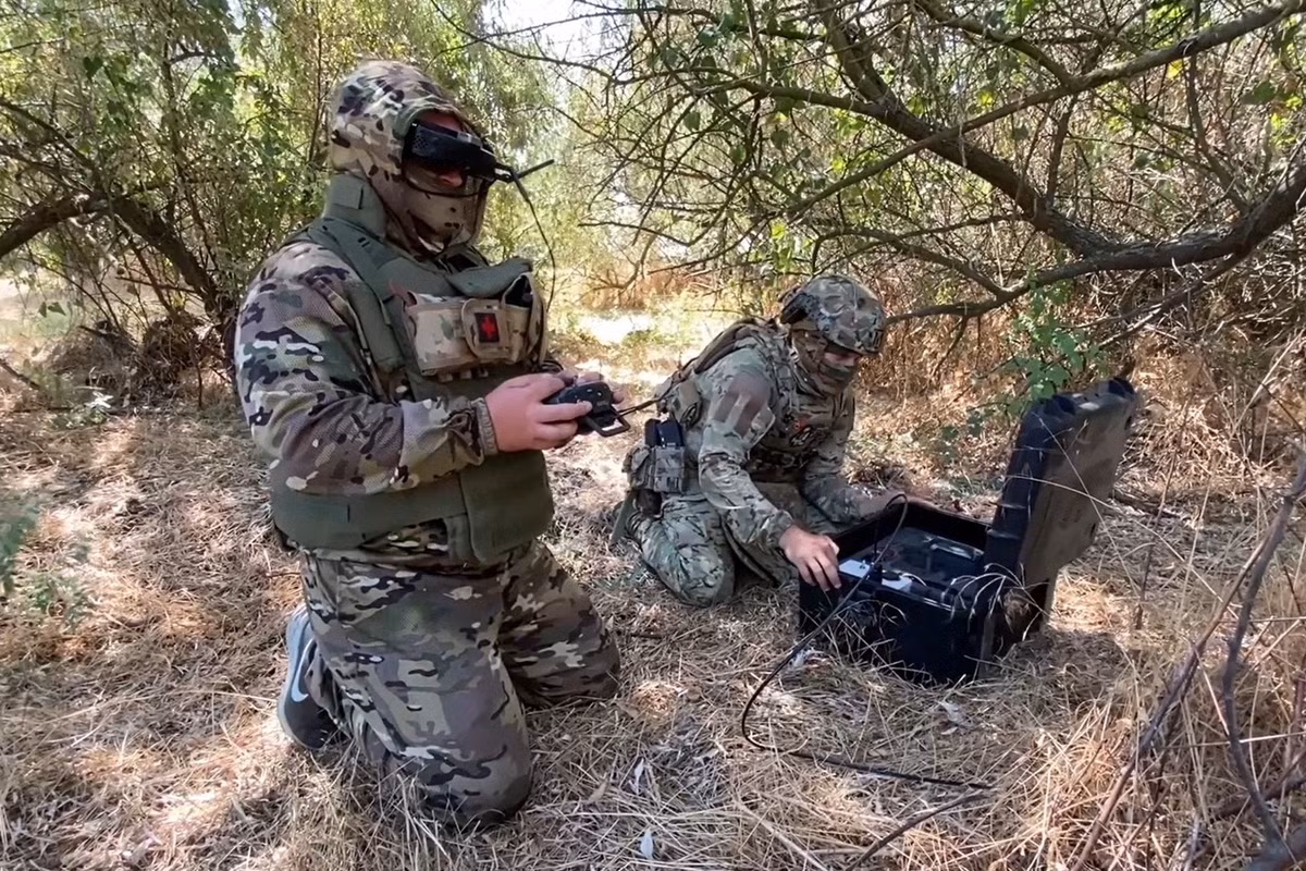 Các UAV trinh sát của Lữ đoàn Rubicon sau đó đã theo dõi và điều chỉnh việc phá hủy khu vực này theo thời gian thực. Nếu không có hoạt động trinh sát này, cuộc đột phá vào “mấu lồi Dobropillya” sẽ không thể thực hiện được.