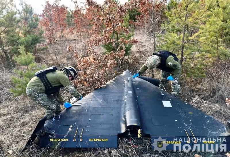 UAV Geran (Hoa phong lữ), là UAV tự sát tấn công tầm xa, hoạt động giống như tên lửa hành trình, nhưng thay vì sử dụng động cơ tên lửa, Geran-2 sử dụng động cơ đốt trong để quay cánh quạt. Nhưng phiên bản Geran-3 sử dụng động cơ phản lực. Geran có thể mang theo đầu đạn có trọng lượng từ 40 đến 90kg, tốc độ bay khoảng 180 km/h với Geran-2 và 400 km/h với Geran-3.