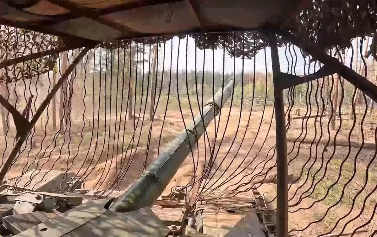Làng Serebryanka đã ở bên bờ vực bị quân Nga chiếm giữ, nhưng giờ đây, khi tiếp tế hậu cần cho quân Ukraine phòng thủ tại ngôi làng bị phá vỡ, quân đội Ukraine (AFU) có thể sẽ phải rút lui khỏi đó. Trong khi quân Nga đã củng cố vị trí ở vùng ngoại ô phía bắc.